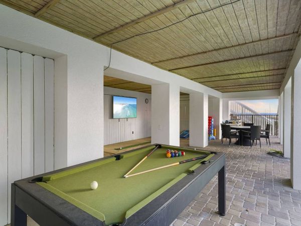 Large Gulf Front Nine Bedroom Vacation Rental in Miramar Beach