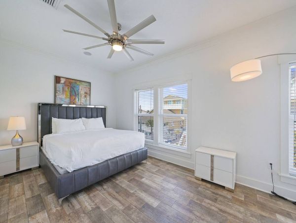 Large Gulf Front Nine Bedroom Vacation Rental in Miramar Beach