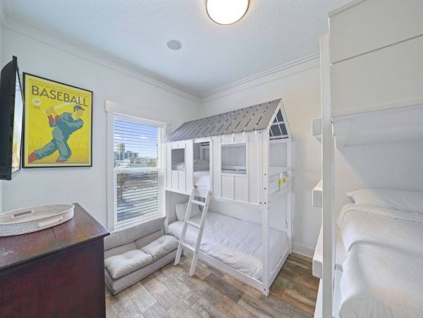 Large Gulf Front Nine Bedroom Vacation Rental in Miramar Beach