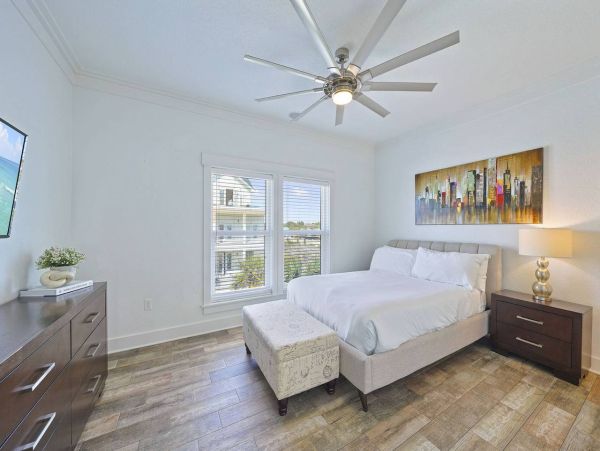 Large Gulf Front Nine Bedroom Vacation Rental in Miramar Beach
