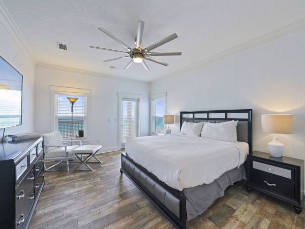 Large Gulf Front Nine Bedroom Vacation Rental in Miramar Beach
