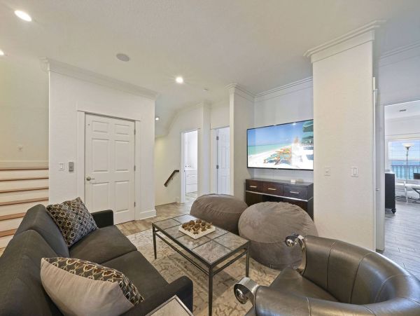 Large Gulf Front Nine Bedroom Vacation Rental in Miramar Beach