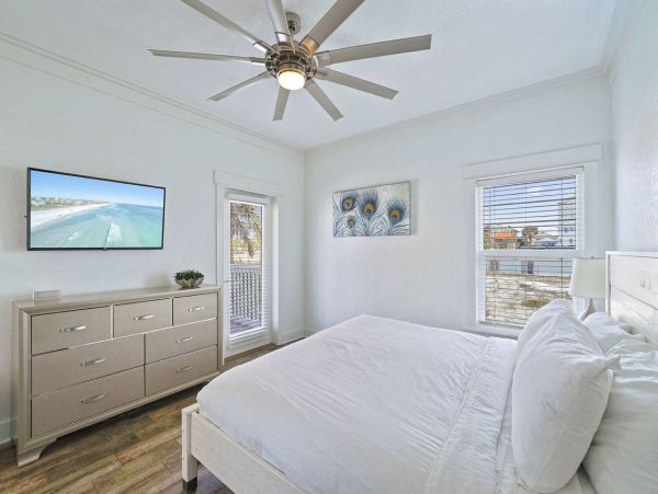 Large Gulf Front Nine Bedroom Vacation Rental in Miramar Beach