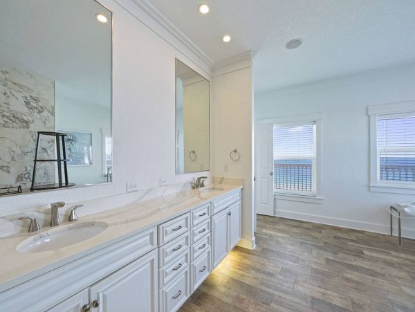 Large Gulf Front Nine Bedroom Vacation Rental in Miramar Beach
