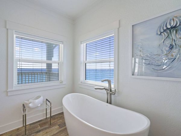 Large Gulf Front Nine Bedroom Vacation Rental in Miramar Beach