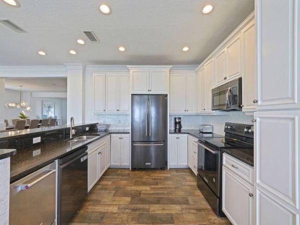 Large Gulf Front Nine Bedroom Vacation Rental in Miramar Beach