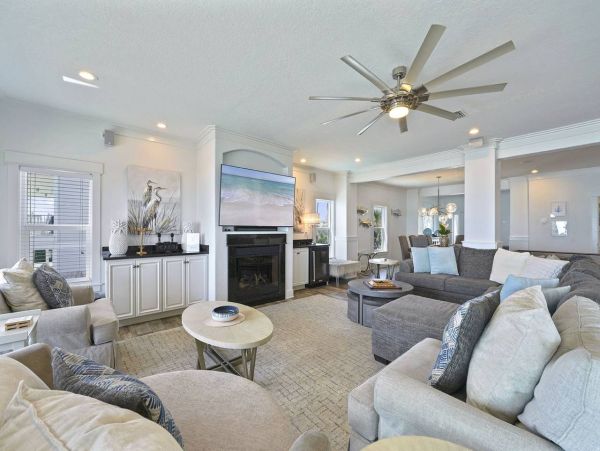 Large Gulf Front Nine Bedroom Vacation Rental in Miramar Beach