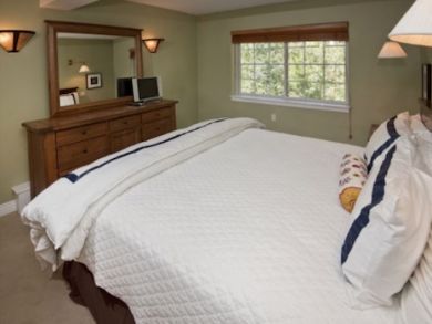 Vail Village Ski Vacation Condo with Pool and Hot Tub