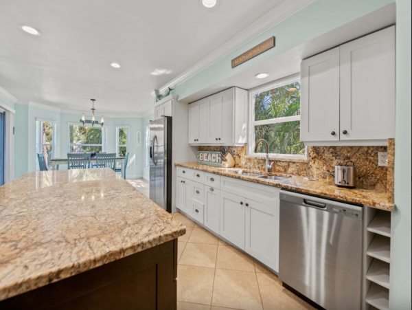 Anna Maria Island Five Bedroom Rental Home - SLEEPS 14