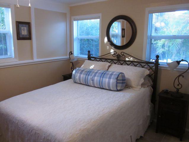 1 house off the Beach sleep 8 pool Anna Maria Rental