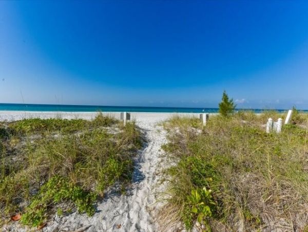 Right on Anna Maria Island Beach 3 Bedroom Condo Sleeps 6