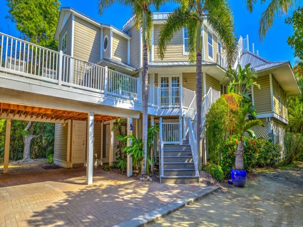 Captiva Luxury Vacation Rental Sleeps 10 - Bay Views