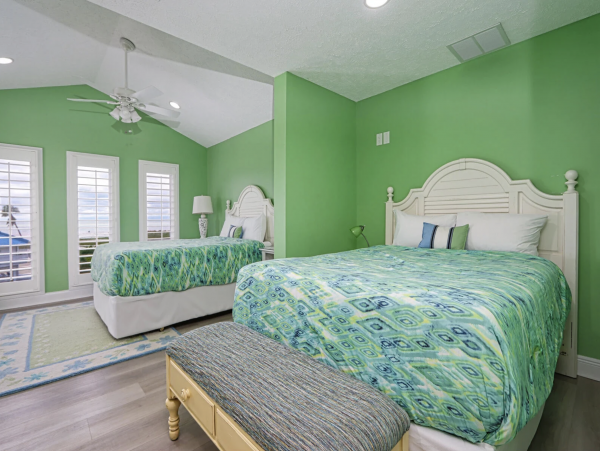 Luxury Florida Rental Sleeps 14 with Five Bedrooms Across From Beach