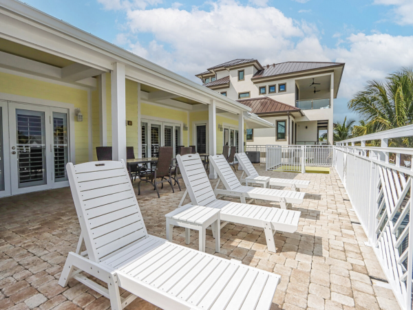Luxury Florida Rental Sleeps 14 with Five Bedrooms Across From Beach