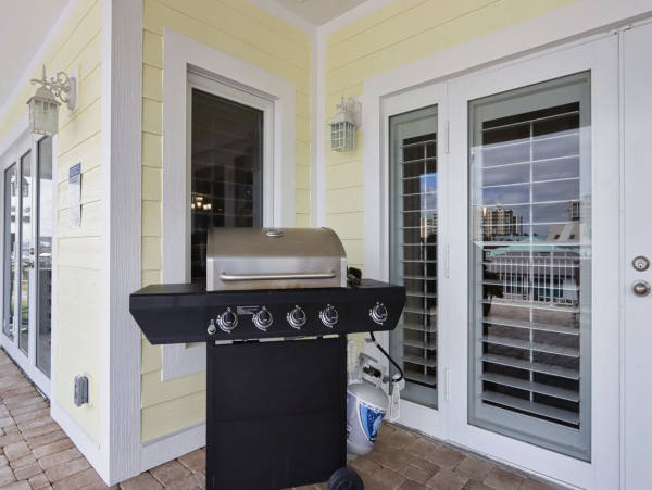 Luxury Florida Rental Sleeps 14 with Five Bedrooms Across From Beach