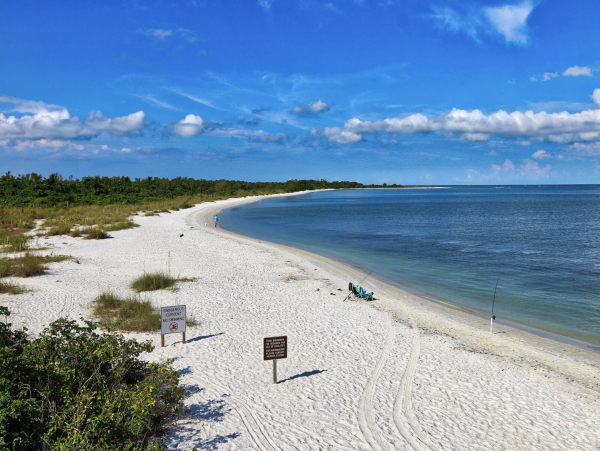 Luxury Florida Rental Sleeps 14 with Five Bedrooms Across From Beach
