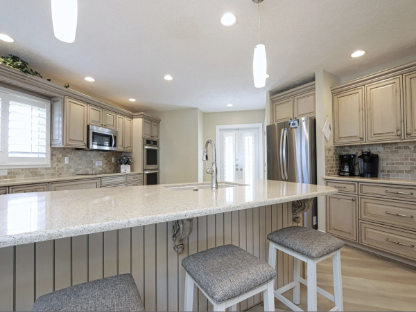 Luxury Florida Rental Sleeps 14 with Five Bedrooms Across From Beach