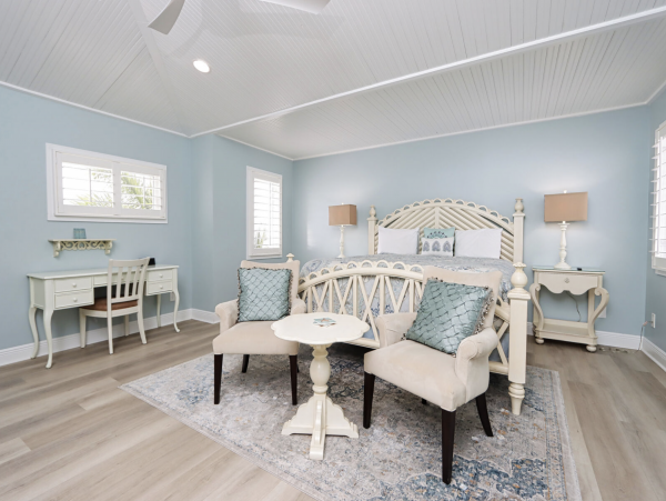 Luxury Florida Rental Sleeps 14 with Five Bedrooms Across From Beach