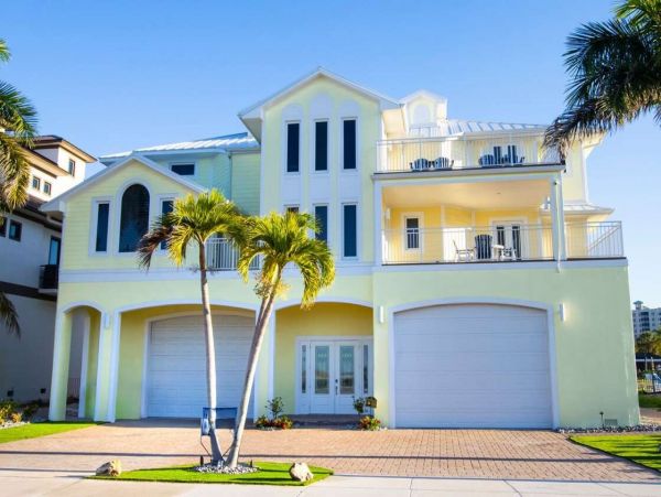 Luxury Florida Rental Sleeps 14 with Five Bedrooms Across From Beach