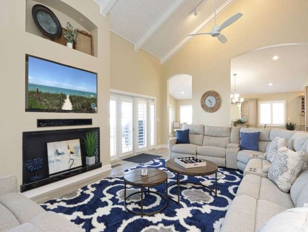 Luxury Florida Rental Sleeps 14 with Five Bedrooms Across From Beach