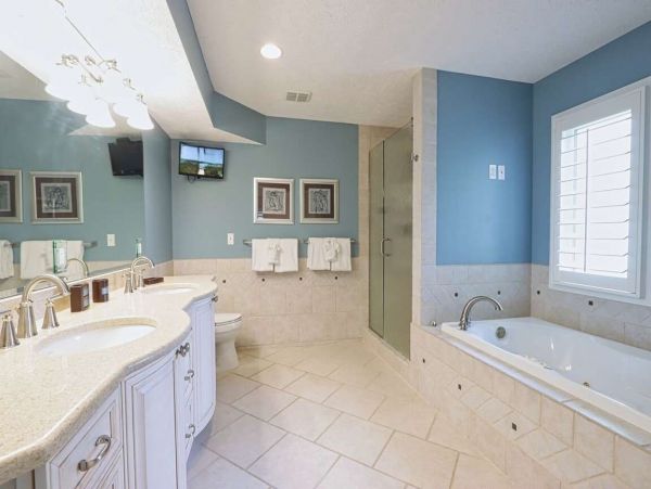 Luxury Florida Rental Sleeps 14 with Five Bedrooms Across From Beach