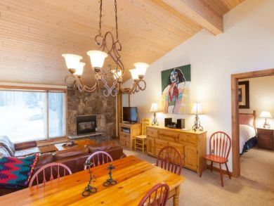 Vail Village 2 bedroom Vacation Condo Sleeps Six Guests