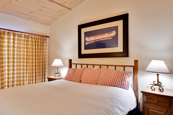 Vail Village 2 bedroom Vacation Condo Sleeps Six Guests