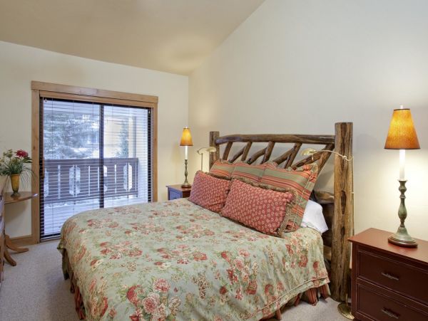 Beautiful Vacation End Condo Walk to Lift Sleeps 6