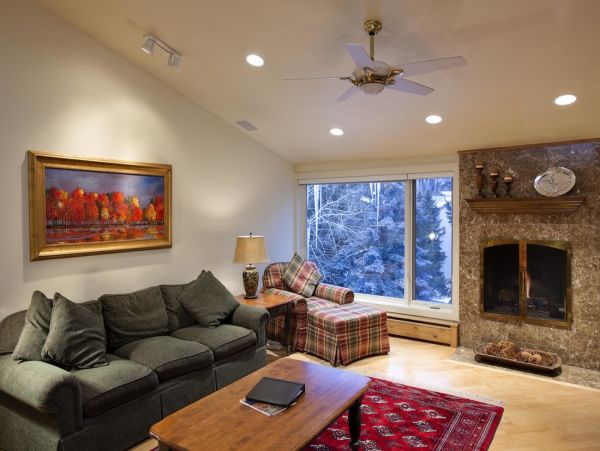 Beautiful Vacation End Condo Walk to Lift Sleeps 6