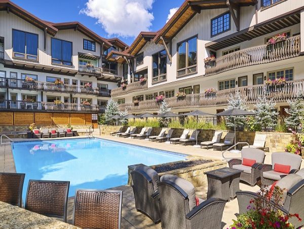 Beautiful Vacation End Condo Walk to Lift Sleeps 6