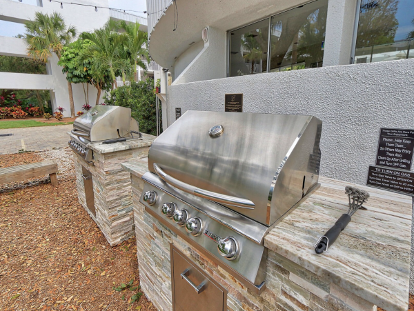 Lovely Vacation Condo in Sanibel with Partial Gulf Views