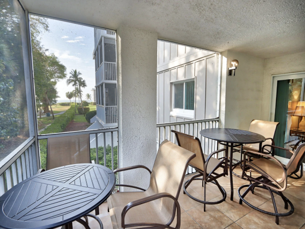 Lovely Vacation Condo in Sanibel with Partial Gulf Views