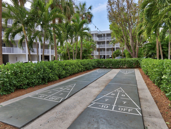 Lovely Vacation Condo in Sanibel with Partial Gulf Views