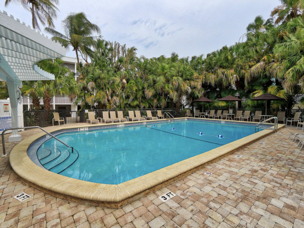 Lovely Vacation Condo in Sanibel with Partial Gulf Views