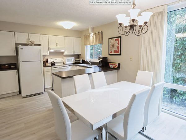 Lovely Vacation Condo in Sanibel with Partial Gulf Views