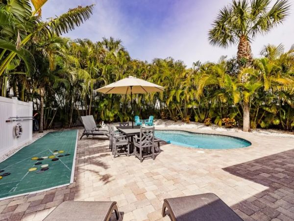 Luxury 3 Bedroom Siesta Key Rental Home Short Walk to Beach