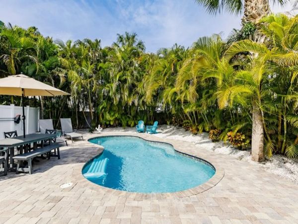 Luxury 3 Bedroom Siesta Key Rental Home Short Walk to Beach