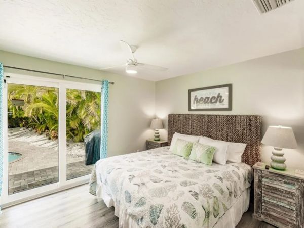 Luxury 3 Bedroom Siesta Key Rental Home Short Walk to Beach