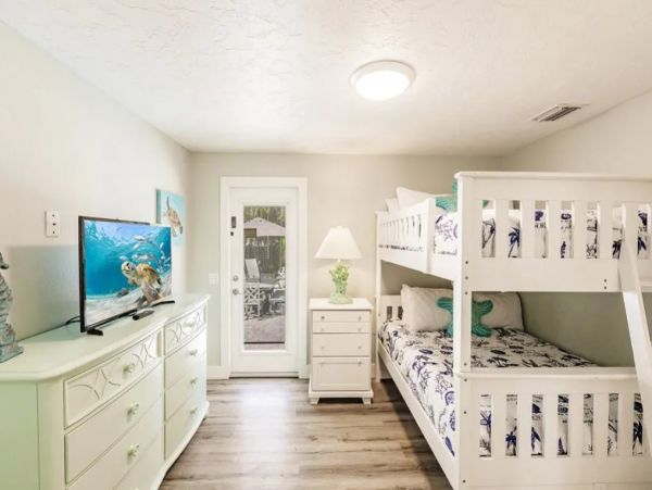 Luxury 3 Bedroom Siesta Key Rental Home Short Walk to Beach