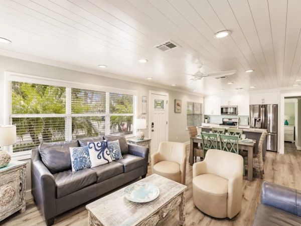 Luxury 3 Bedroom Siesta Key Rental Home Short Walk to Beach