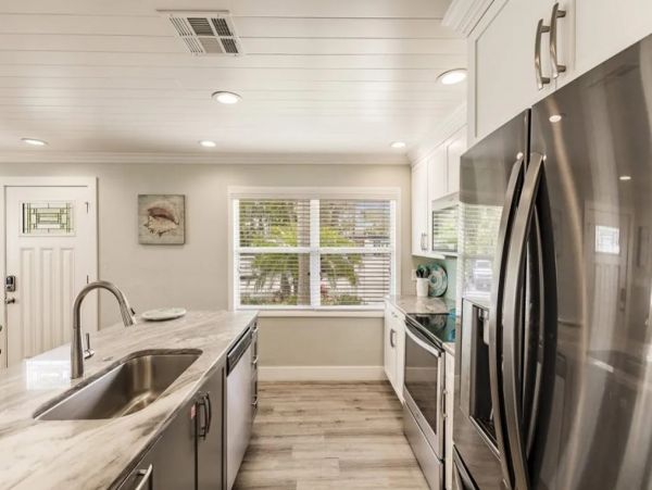 Luxury 3 Bedroom Siesta Key Rental Home Short Walk to Beach