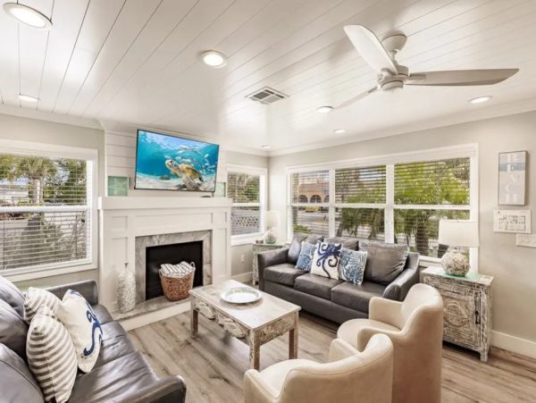 Luxury 3 Bedroom Siesta Key Rental Home Short Walk to Beach