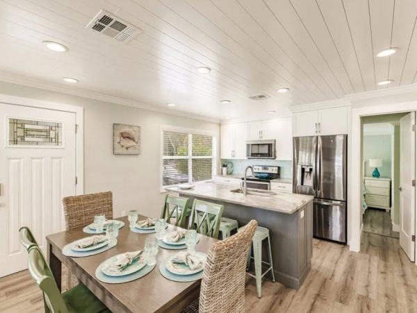 Luxury 3 Bedroom Siesta Key Rental Home Short Walk to Beach