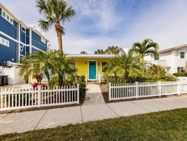 Luxury 3 Bedroom Siesta Key Rental Home Short Walk to Beach