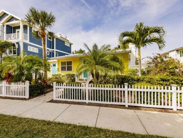 Luxury 3 Bedroom Siesta Key Rental Home Short Walk to Beach