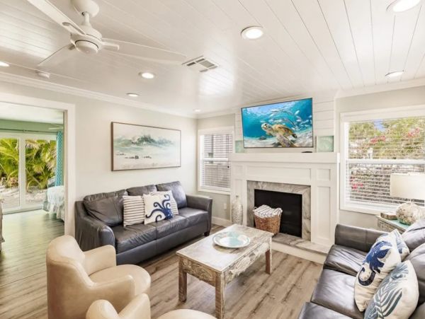 Luxury 3 Bedroom Siesta Key Rental Home Short Walk to Beach