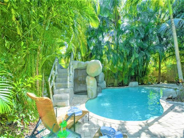 Anna Maria 6 Bedroom Luxury Vacation Rental Home - Sleeps 12