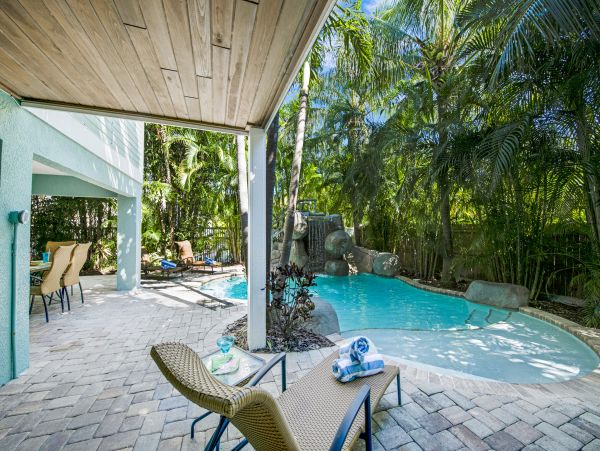 Anna Maria 6 Bedroom Luxury Vacation Rental Home - Sleeps 12