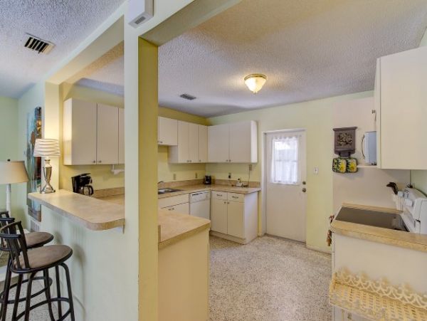 Siesta Key Vacation Condo Two Bedroom Walk to Beach