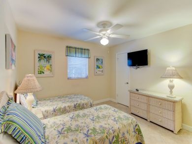 Bedroom with Two Twin Beds Bedroom with Two Twin Beds